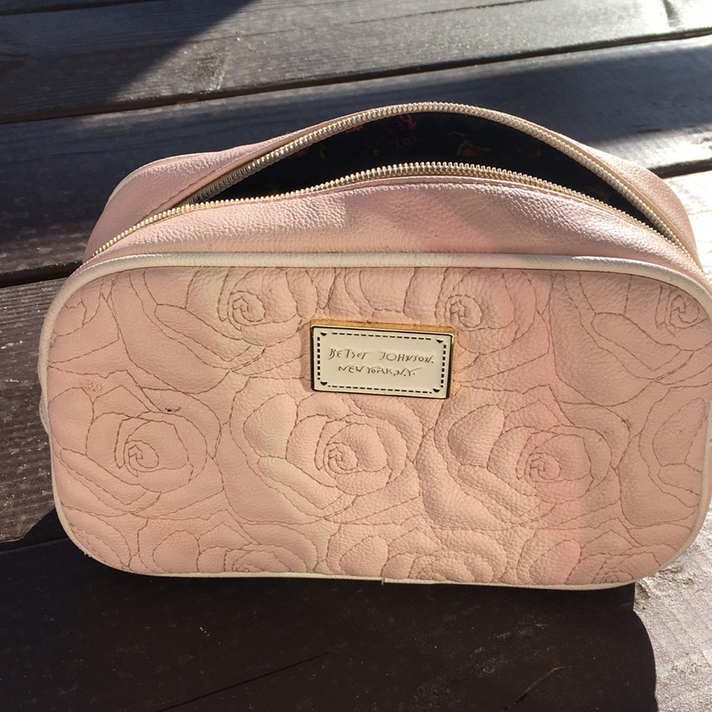 🔴SOLD🔴 BETSEY JOHNSON MAKEUP BAG - Picture 2 of 6